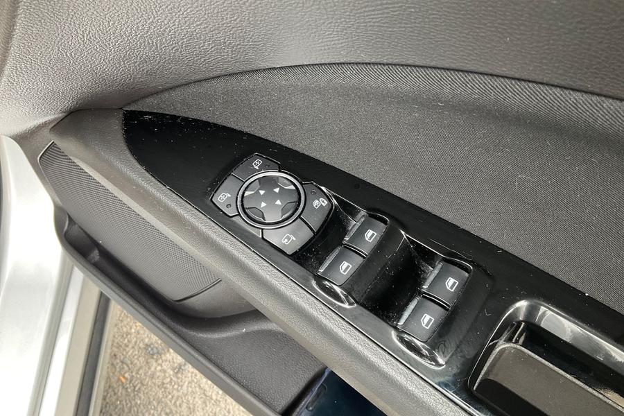 Ford MONDEO Photo autoimg-fcc465a2da733cc6f2225fd4a5ed6ec7d8476964.jpg