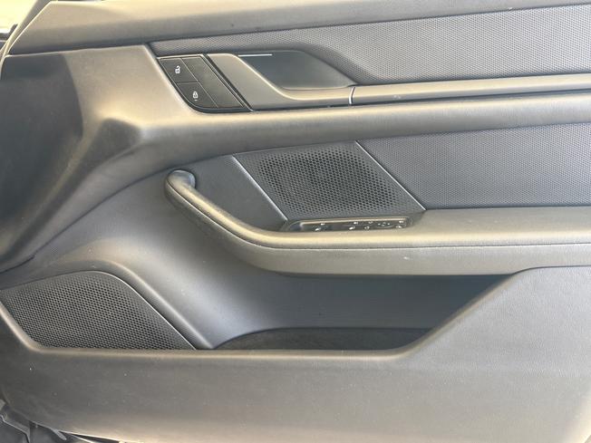 PORSCHE Taycan Photo 20