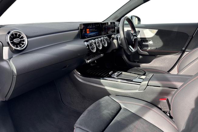 MERCEDES-BENZ A Class Photo 2