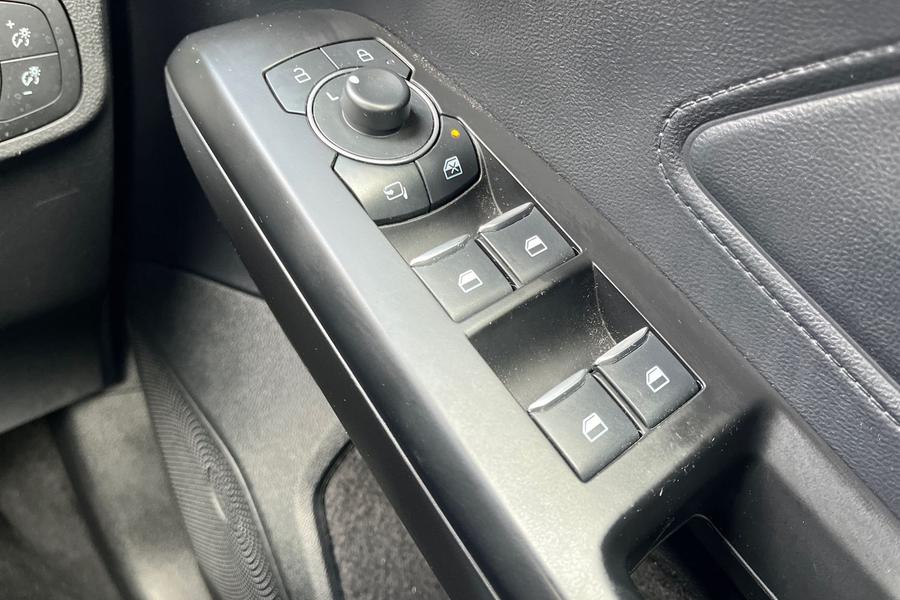 Ford FOCUS Photo autoimg-fcdf4110ce397e1c4e9e9cf46f00e28ad75db7eb.jpg