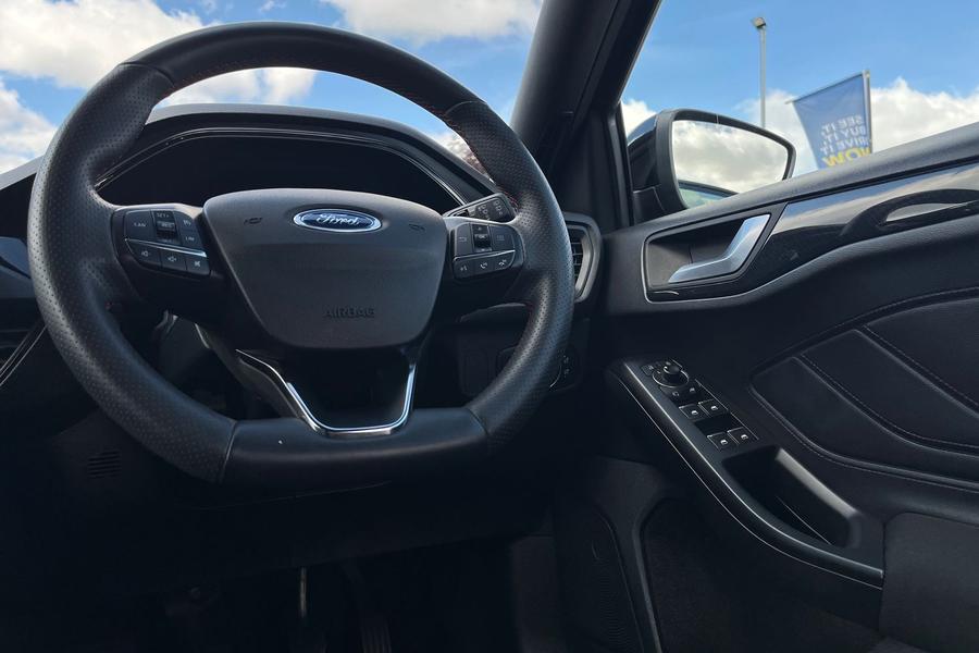 Ford FOCUS Photo autoimg-fce1bf10219e7115ed68f90792d8f793e6646373.jpg