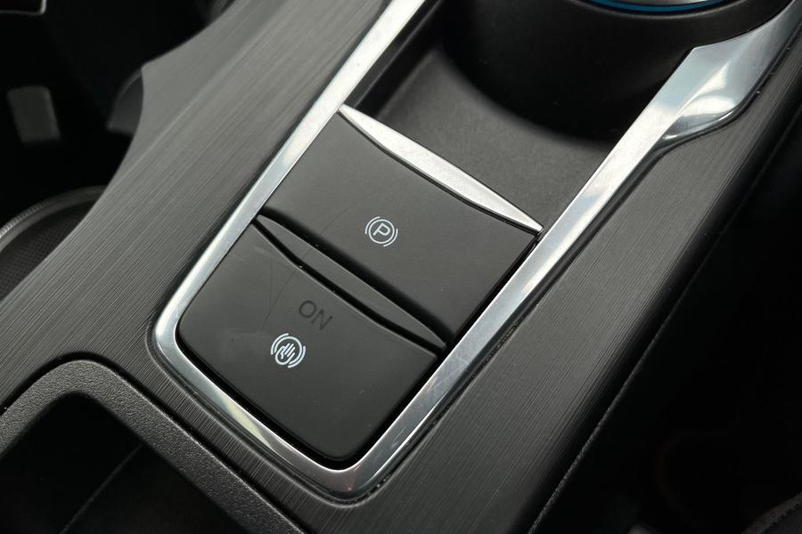 Ford Kuga Photo autoimg-fce226743e8daa75644f214c506c47e151edce5e.jpg