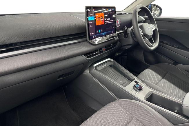Volkswagen T-Roc Photo 2
