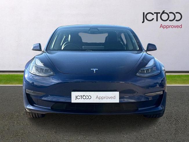 TESLA Model 3 Photo 8