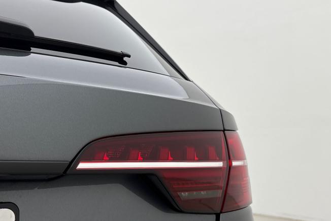 Audi RS4 Photo 18
