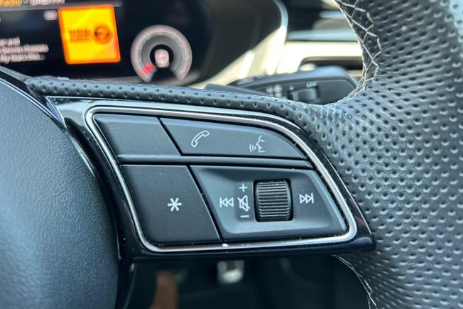 AUDI A4 Photo 17