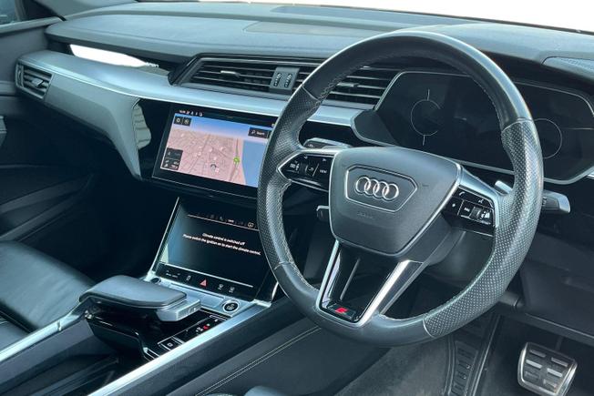 AUDI Q8 E-Tron Photo 6