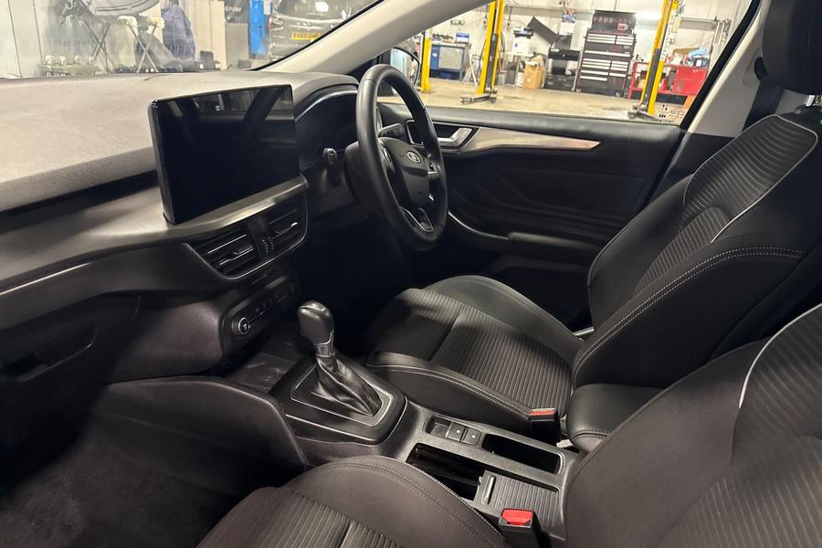 Ford FOCUS Photo autoimg-fd115b16ff92d06d78fa3c8d66e6a9fd16c62924.jpg