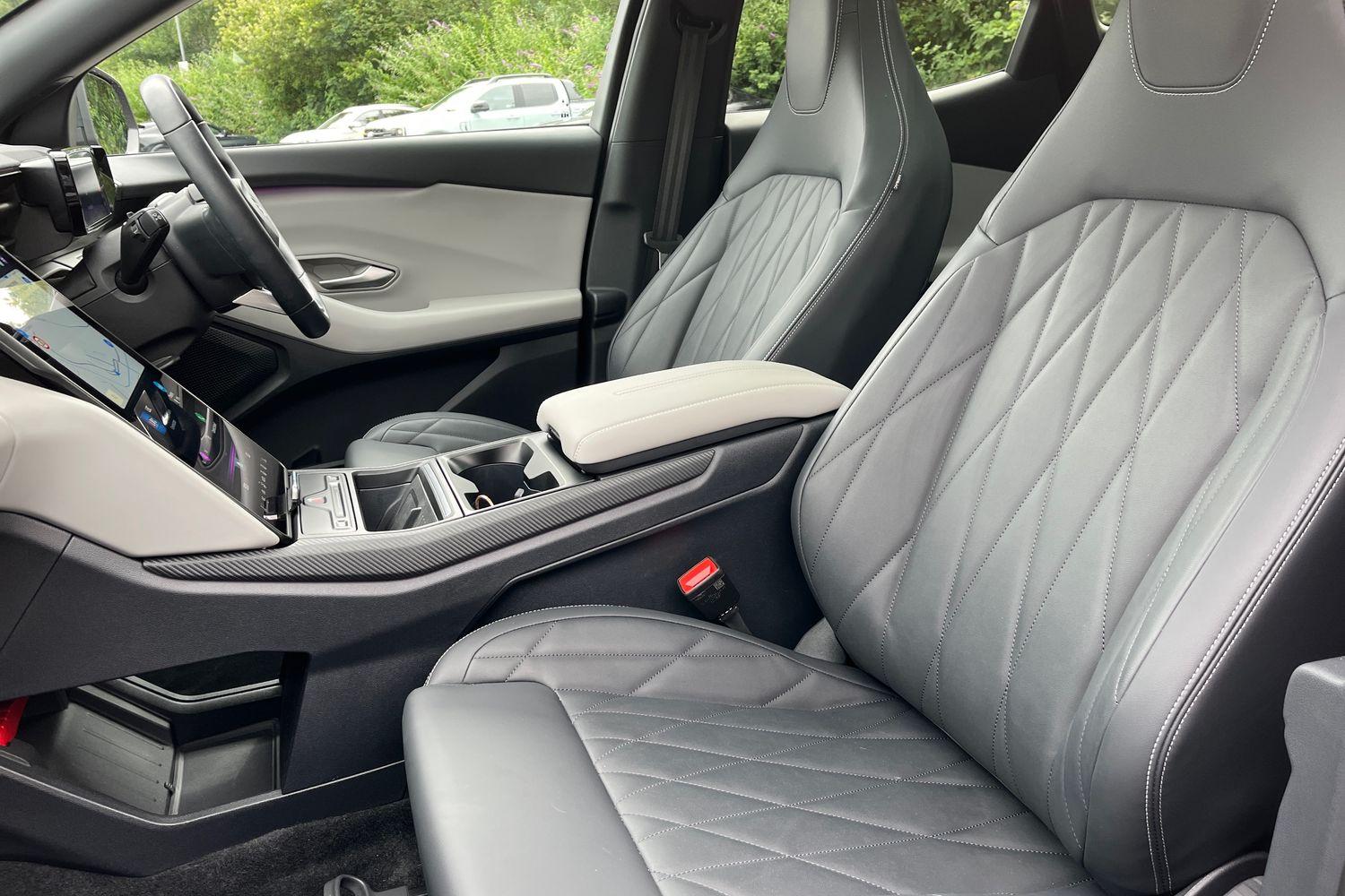 Ford Explorer Photo 18
