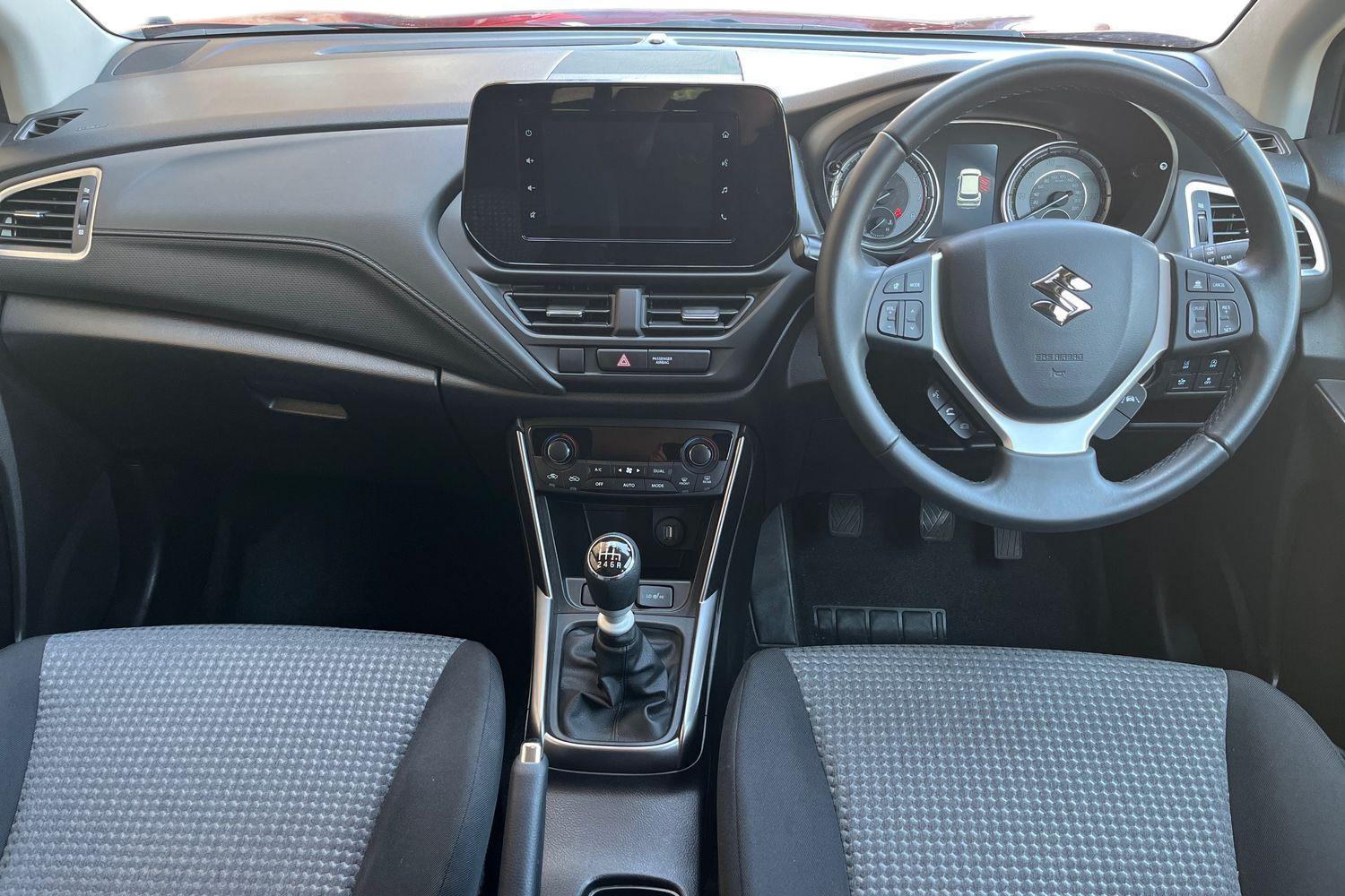 Suzuki S-Cross Photo 9