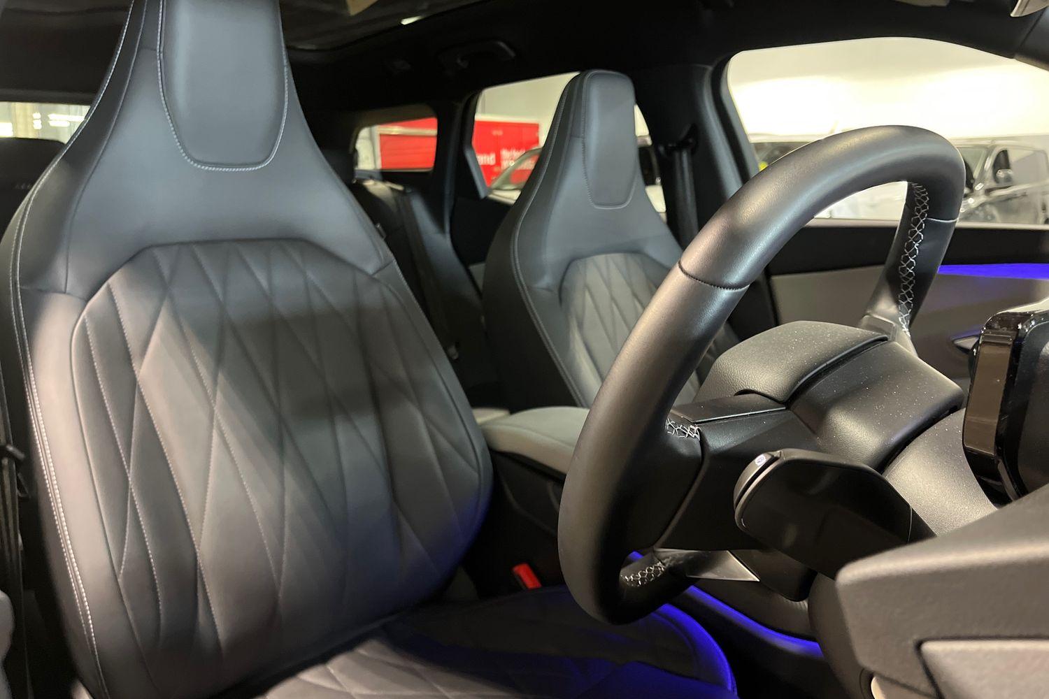 Ford Explorer Photo 16