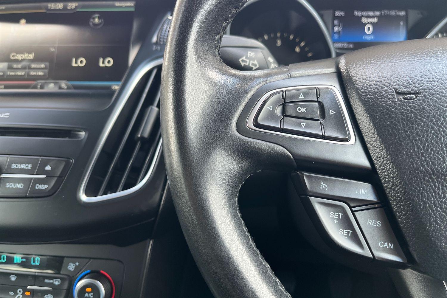 Ford FOCUS Photo 34
