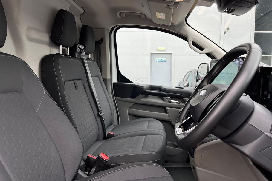 Used Ford TRANSIT CUSTOM FY25YGU 18