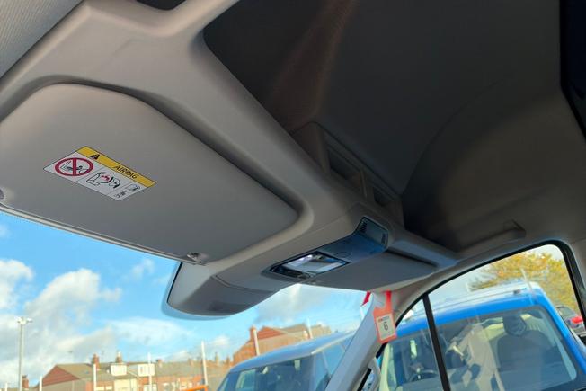 VOLKSWAGEN Crafter Photo 29