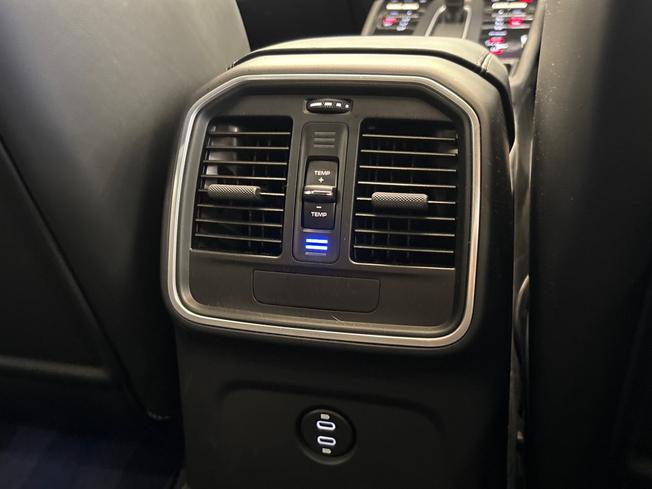PORSCHE Macan Photo 46