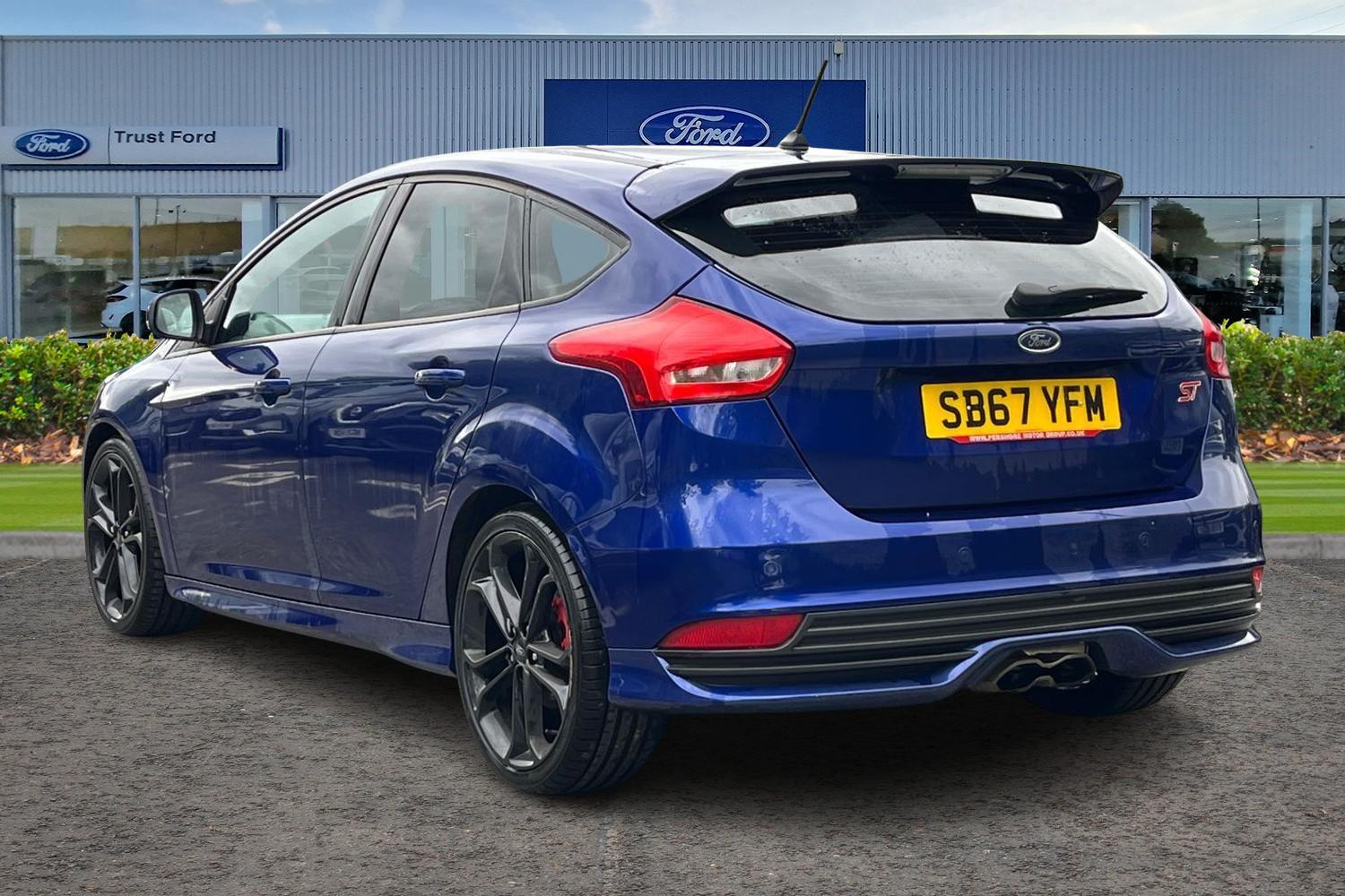 Ford Focus Photo 1