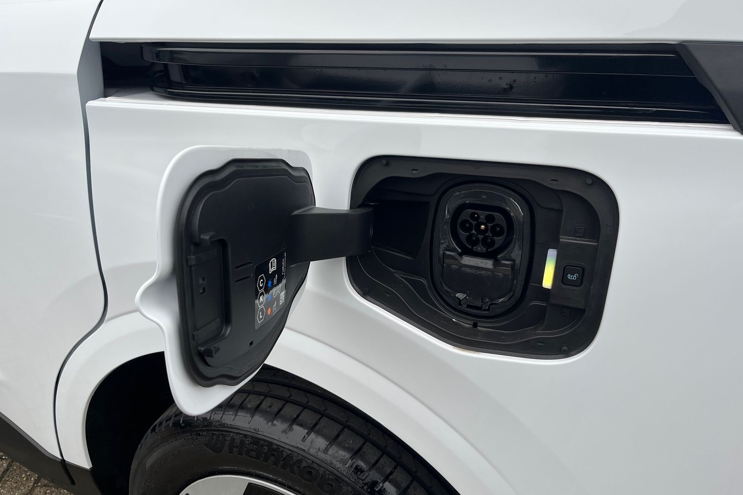 Ford E-Transit Courier Photo 13