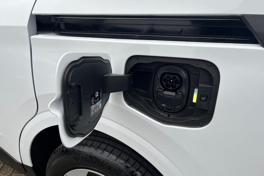 Ford E-Transit Courier Photo autoimg-fd4709ffa062220b0cb71c1e9c437a0f523c4228.jpg