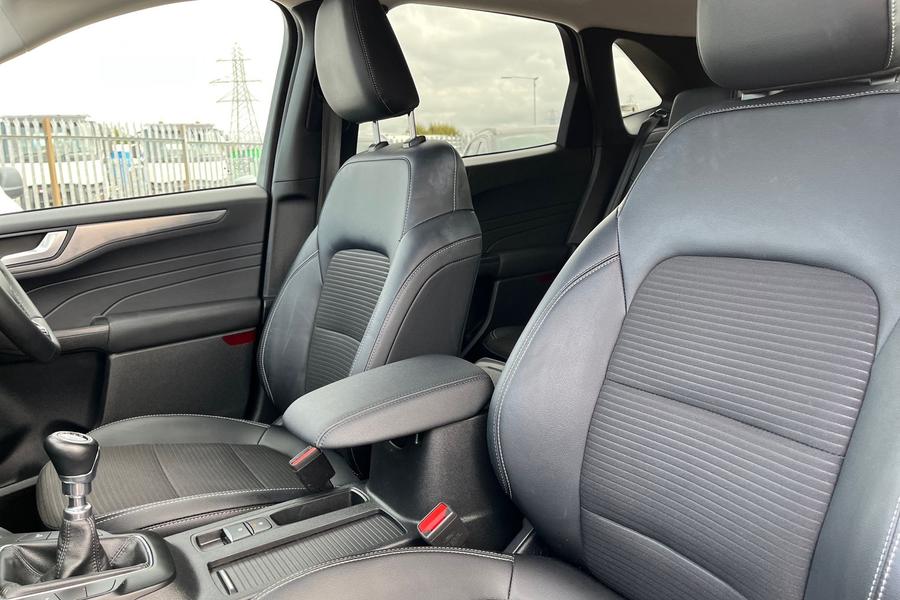 Ford Kuga Photo autoimg-fd4746da61835aacd6d837dec21a4f1b80d87a41.jpg