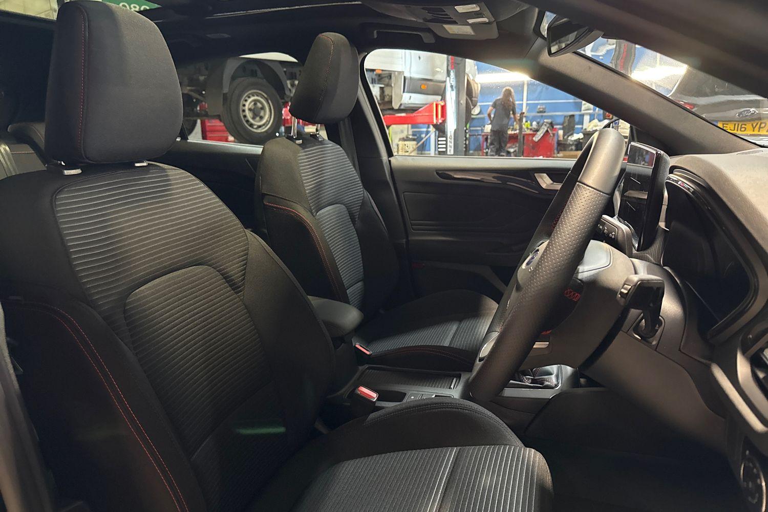 Ford FOCUS Photo 16