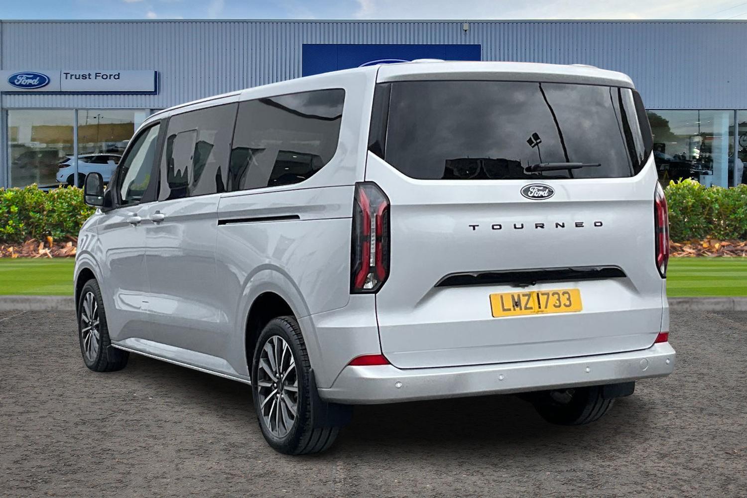 Ford Tourneo Custom Photo 1