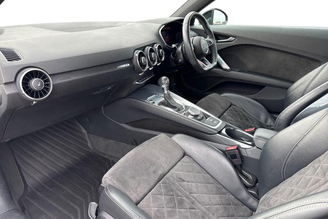 AUDI TT Photo 2
