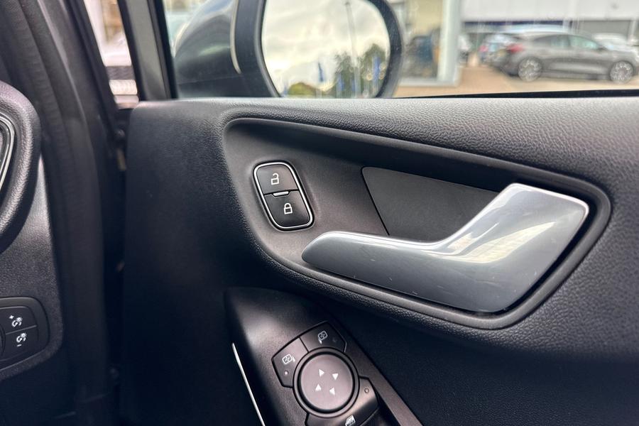 Ford FIESTA Photo autoimg-fd62a87a024f803250651fb39cf1f7fd5d686405.jpg