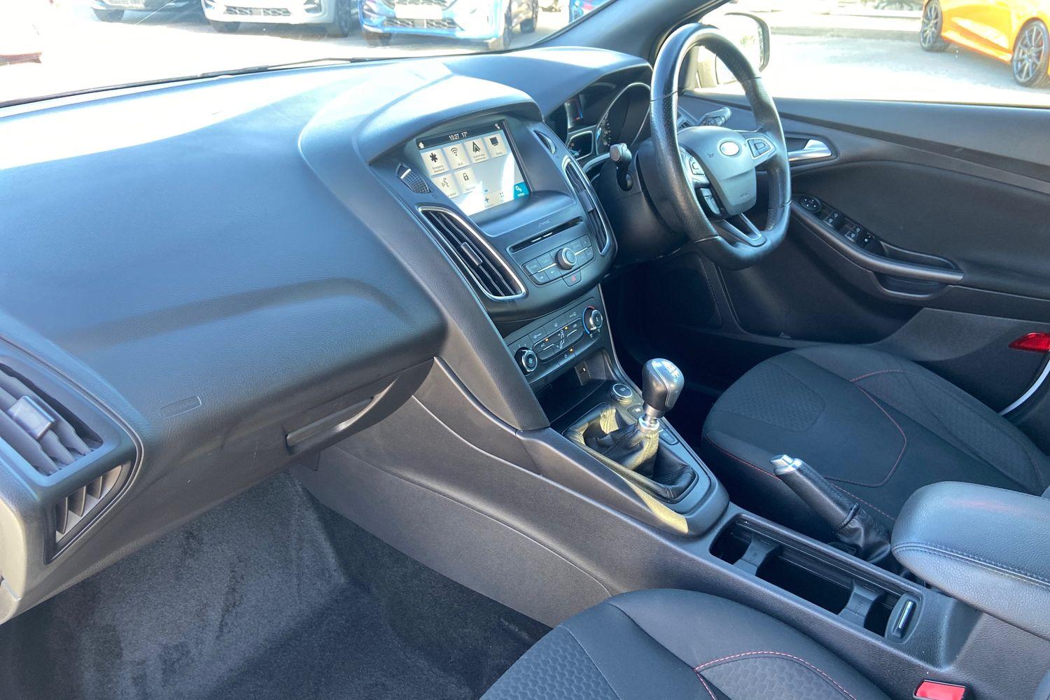 Ford FOCUS Photo 17