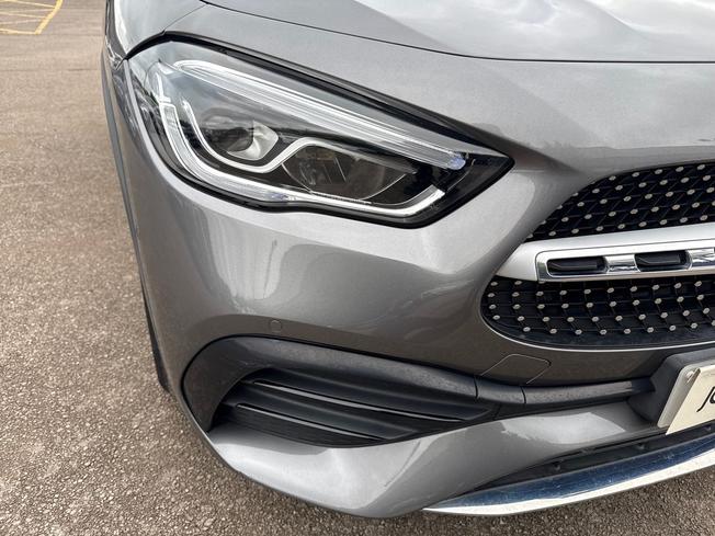 Mercedes-Benz GLA Photo 19