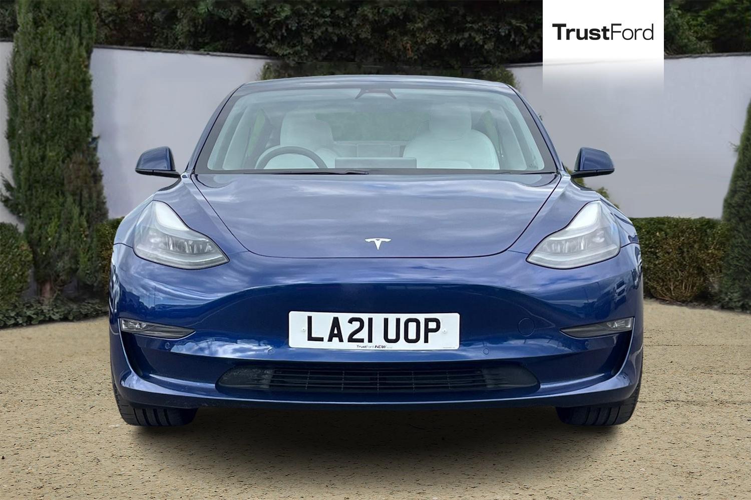 TESLA Model 3 Photo 5