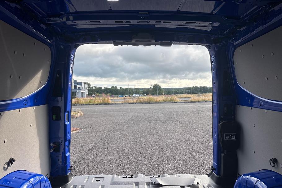 Used Ford TRANSIT CUSTOM XRZ9319 37