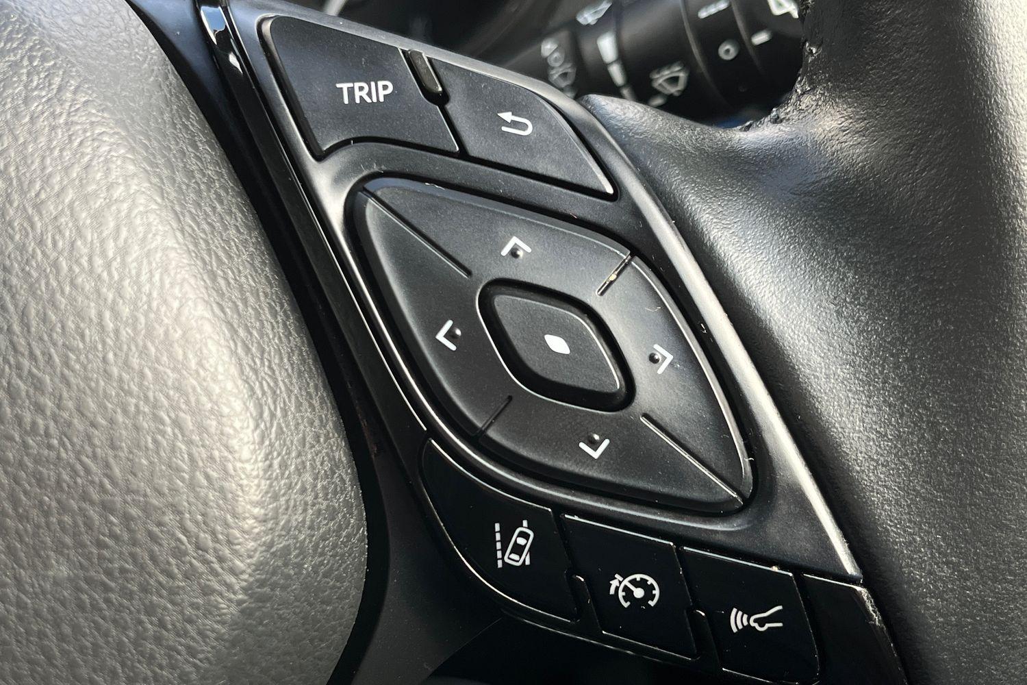 Toyota C-HR Photo 23