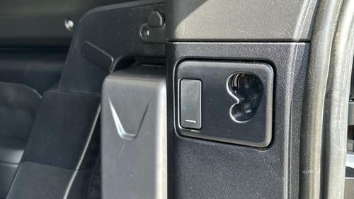 Land Rover Defender Photo autoimg-fd7622a5dfc3ea6ca55d490077579c62ba023253.jpg