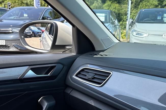 VOLKSWAGEN T-Roc Photo 42