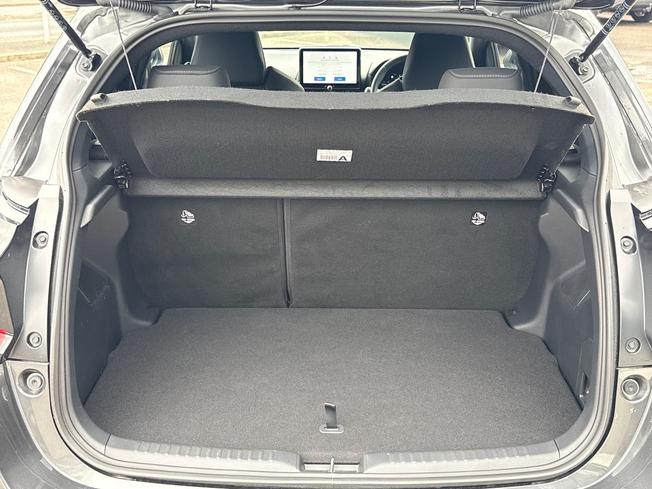 TOYOTA Yaris Photo 12