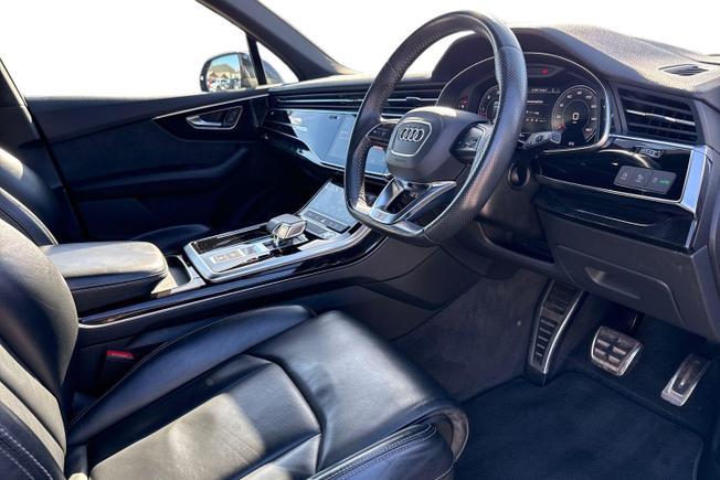 AUDI Q7 Photo 6