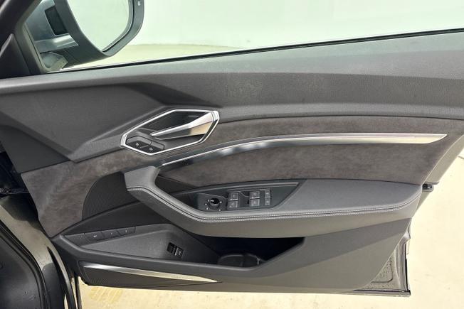AUDI E-Tron S Photo 29