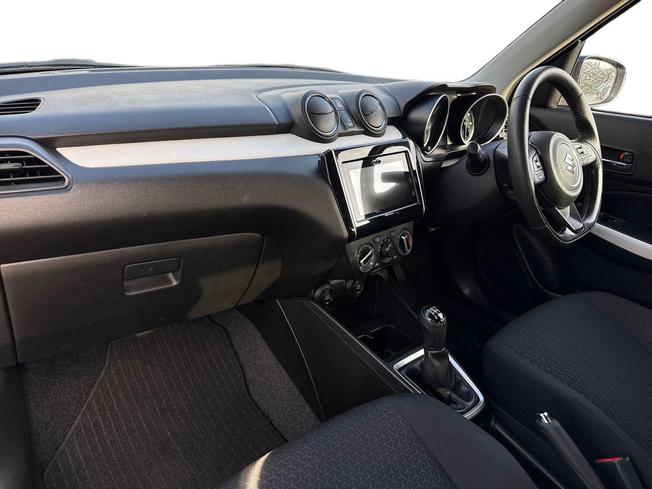 SUZUKI Swift Photo 2
