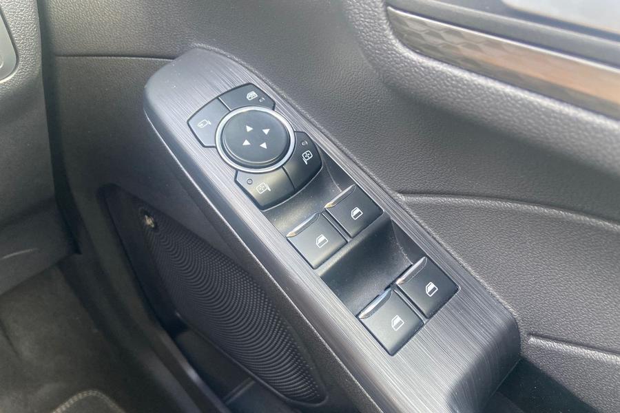 Ford KUGA Photo autoimg-fd8a15cd79c7538b16332633338d1a5dd5905628.jpg