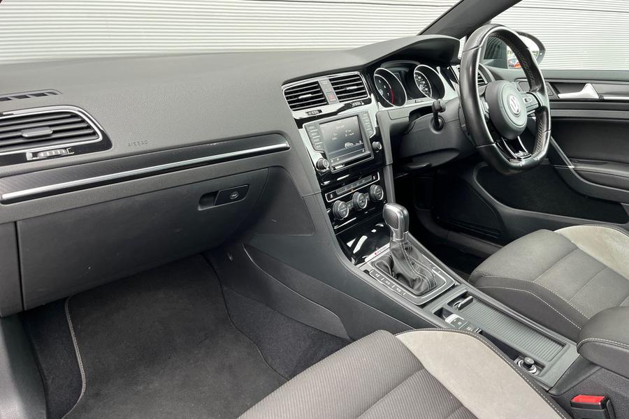 Volkswagen GOLF Photo autoimg-fd927520e82bc751e667119319960a68163c4d3e.jpg