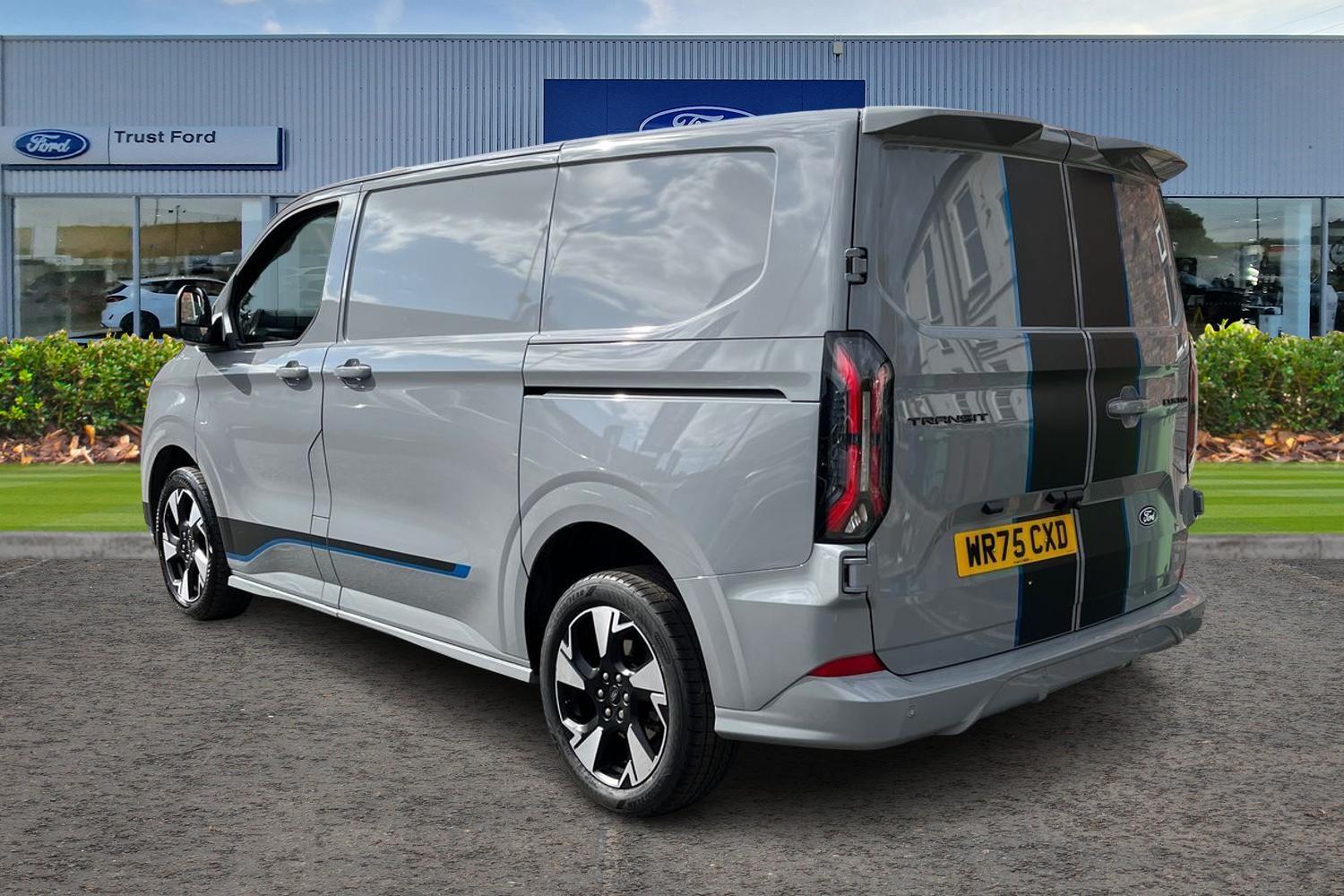 Ford TRANSIT CUSTOM Photo 1