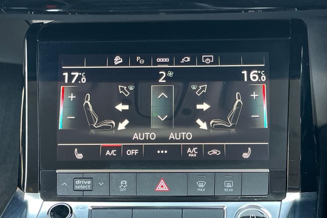 AUDI e-tron Photo 30