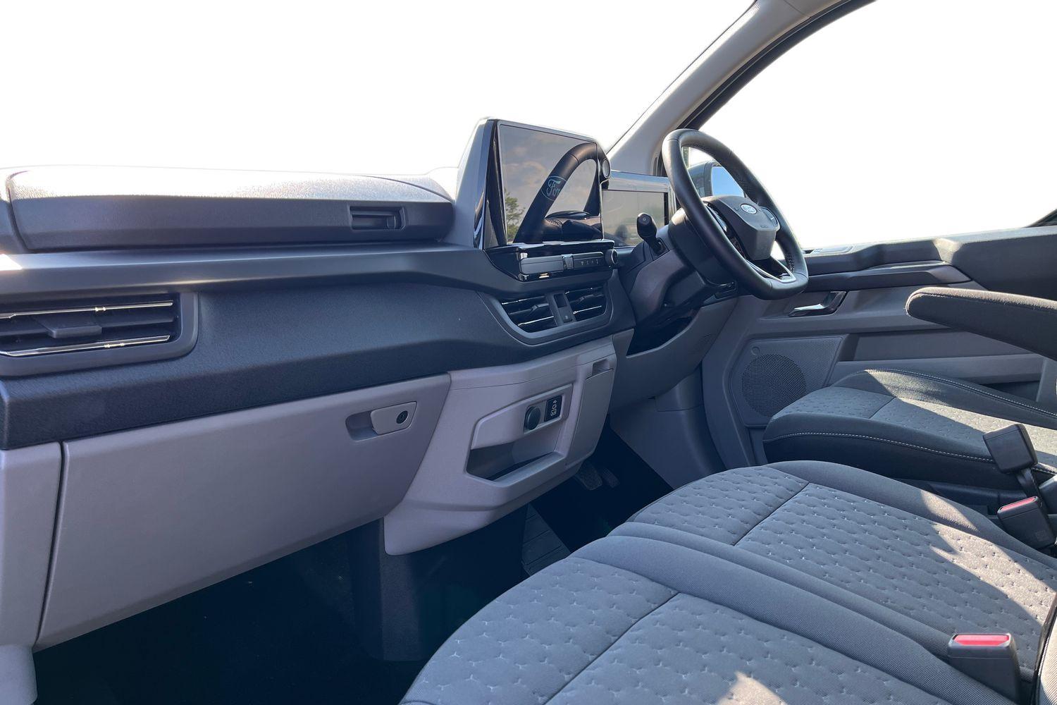 Ford TOURNEO CUSTOM Photo 2