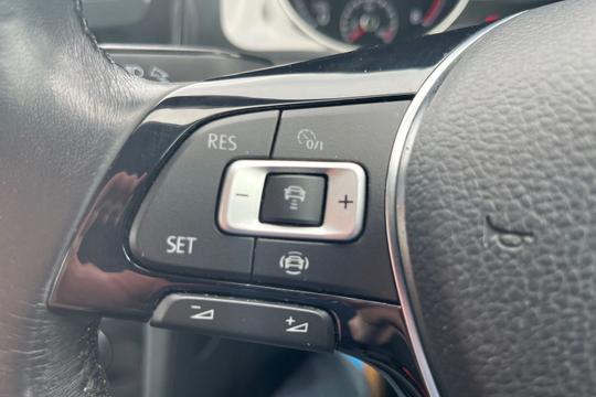 Volkswagen Golf Photo autoimg-fda90f3a54f444a7b3ded7a1ba4c3f57e402aca3.jpg