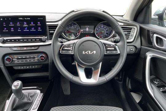Kia Ceed Photo autoimg-fdaa50b009533fdf733f3a67dcc900b09601e8d7.jpg
