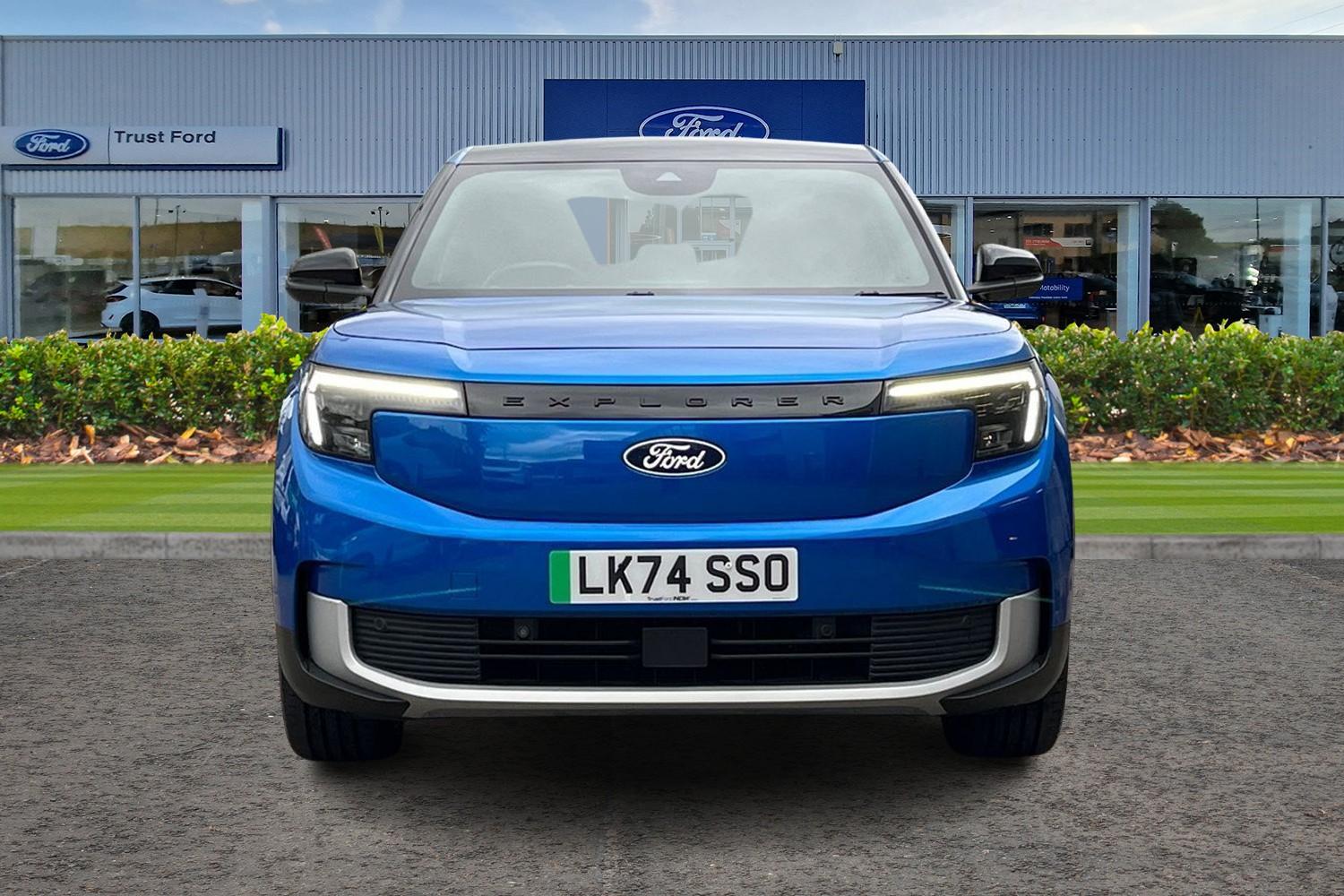 Ford Explorer Photo 5