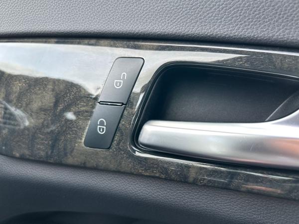 Mercedes-Benz CLS Photo autoimg-fdb22119fad15496d016f33668973cc00843e916.jpg