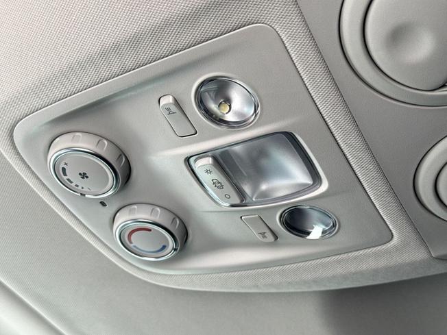 VAUXHALL Vivaro Life Electric Photo 37