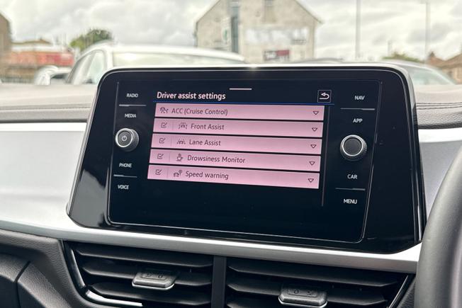 VOLKSWAGEN T-Roc Photo 33
