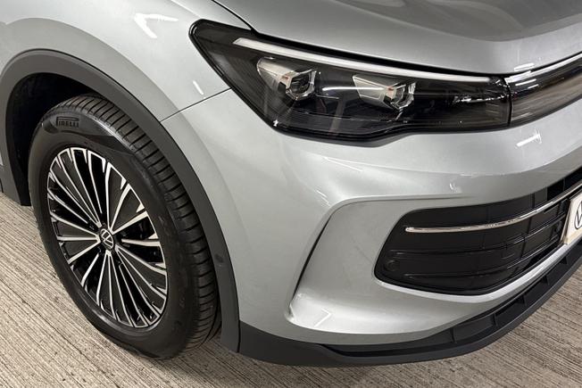 VOLKSWAGEN Tiguan Photo 19